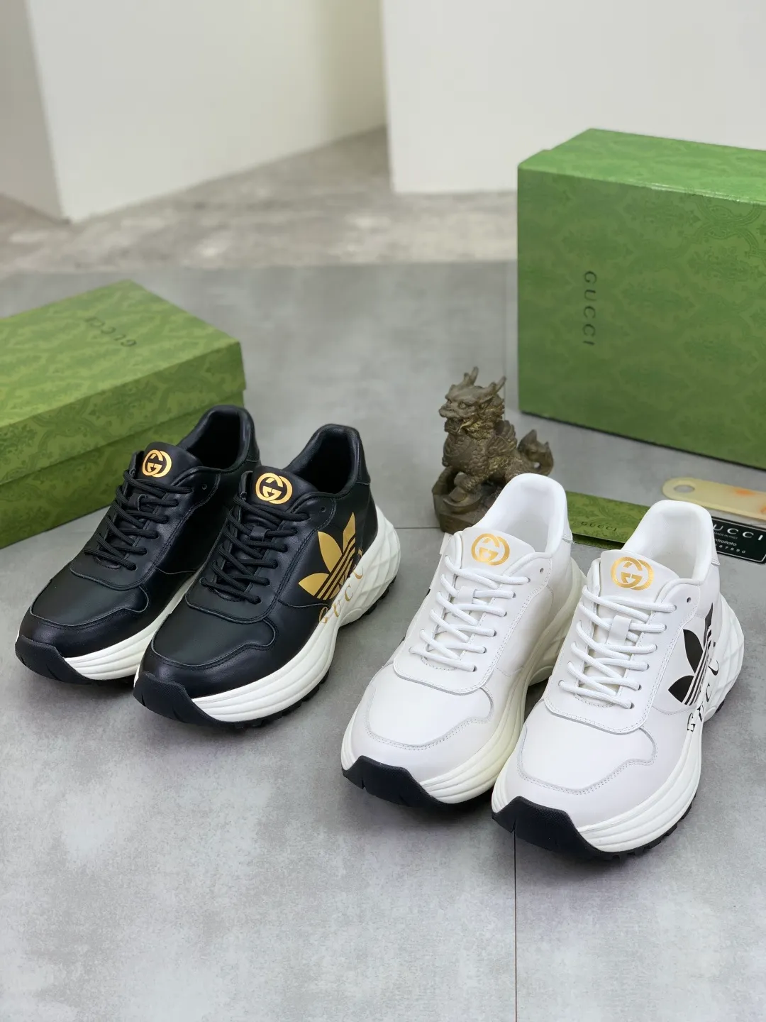 Men's shoes 💰P500💰[New style] 🆘 Dad's shoes [GUCCI] Gucci's new men's shoes are the first to be launched, and the materials and workmanship are superior to all versions on the market. The highest quality imported original top calfskin upper with trendy printed patterns ➕, the inner material is made of full-grain pigskin lining, privately molded soft TPU rubber comfortable outsole, and high foot comfort. Actual shooting, imported special materials highlight the unique charm of the brand 2️⃣colors available Size number; 38-44